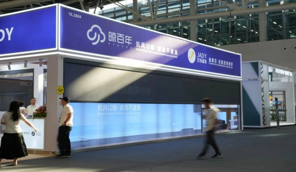 Extra-wide ZIP-guided windproof roller blind displayed at the exhibition